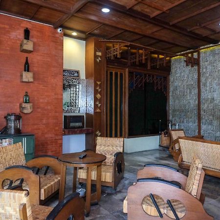 Urbanview Hotel Syariah Wisnugraha By Reddoorz Yogyakarta Exteriör bild