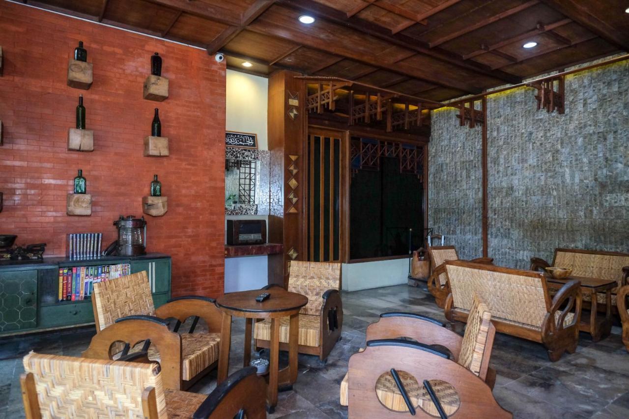 Urbanview Hotel Syariah Wisnugraha By Reddoorz Yogyakarta Exteriör bild