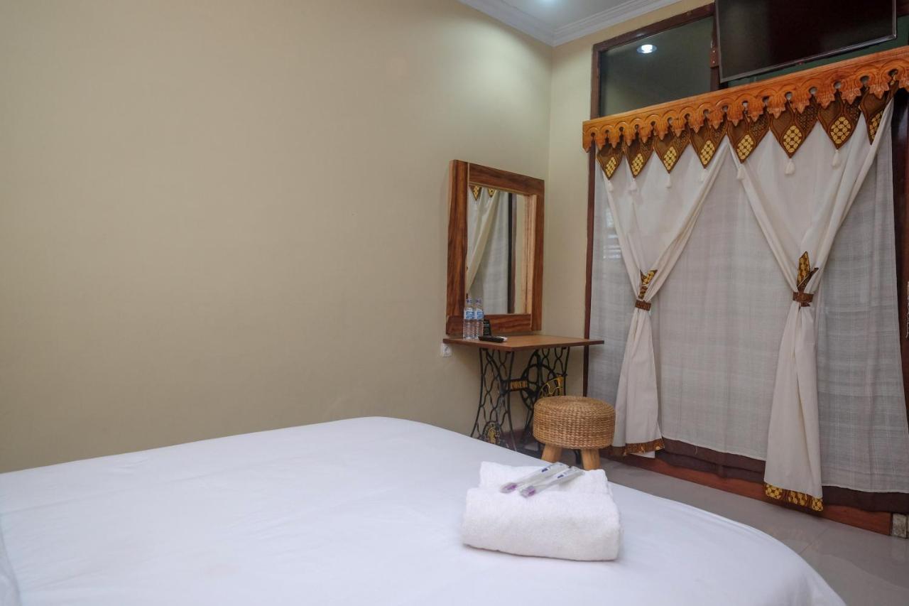 Urbanview Hotel Syariah Wisnugraha By Reddoorz Yogyakarta Exteriör bild