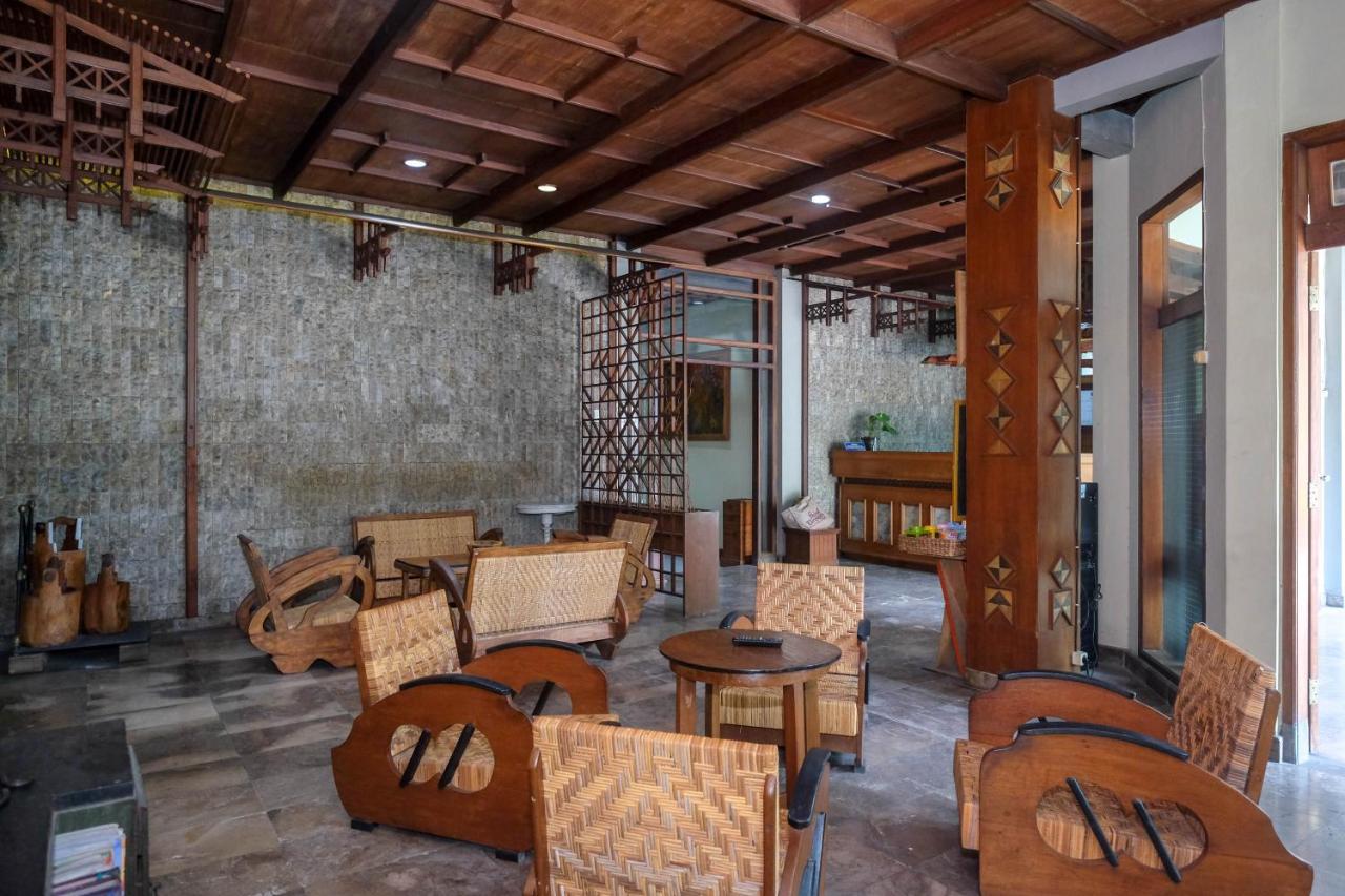 Urbanview Hotel Syariah Wisnugraha By Reddoorz Yogyakarta Exteriör bild