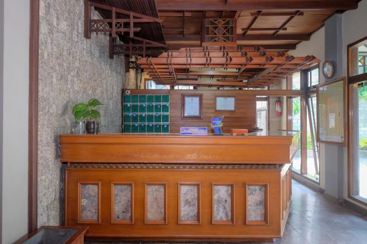 Urbanview Hotel Syariah Wisnugraha By Reddoorz Yogyakarta Exteriör bild
