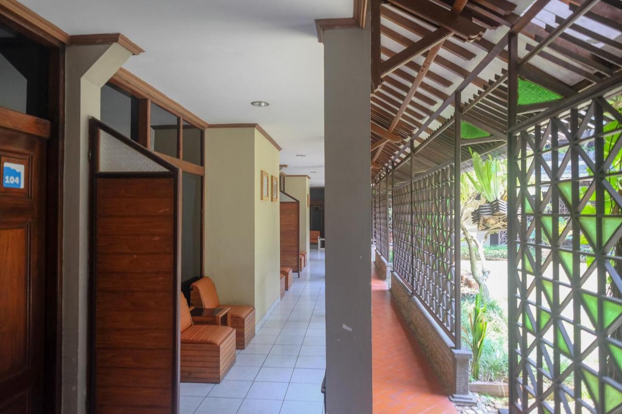 Urbanview Hotel Syariah Wisnugraha By Reddoorz Yogyakarta Exteriör bild