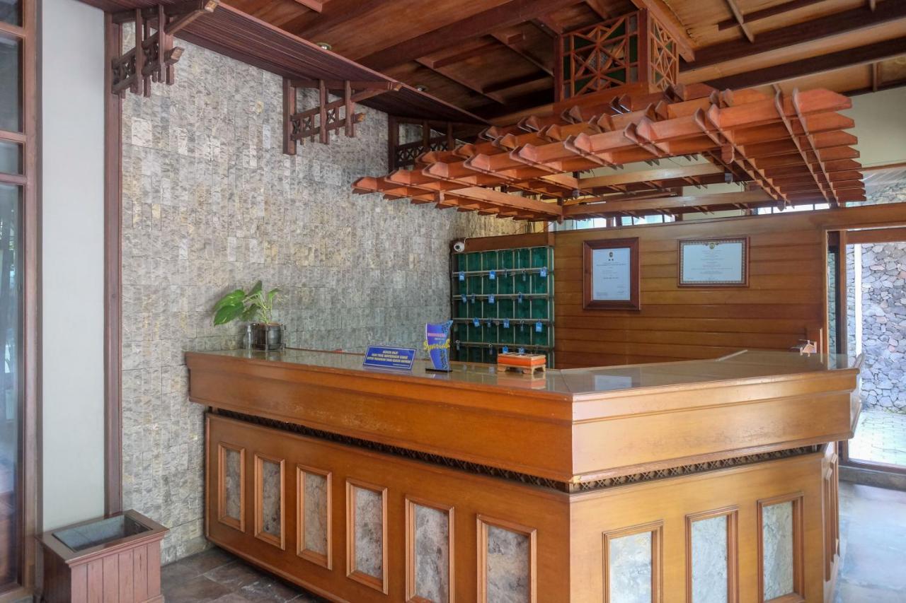 Urbanview Hotel Syariah Wisnugraha By Reddoorz Yogyakarta Exteriör bild