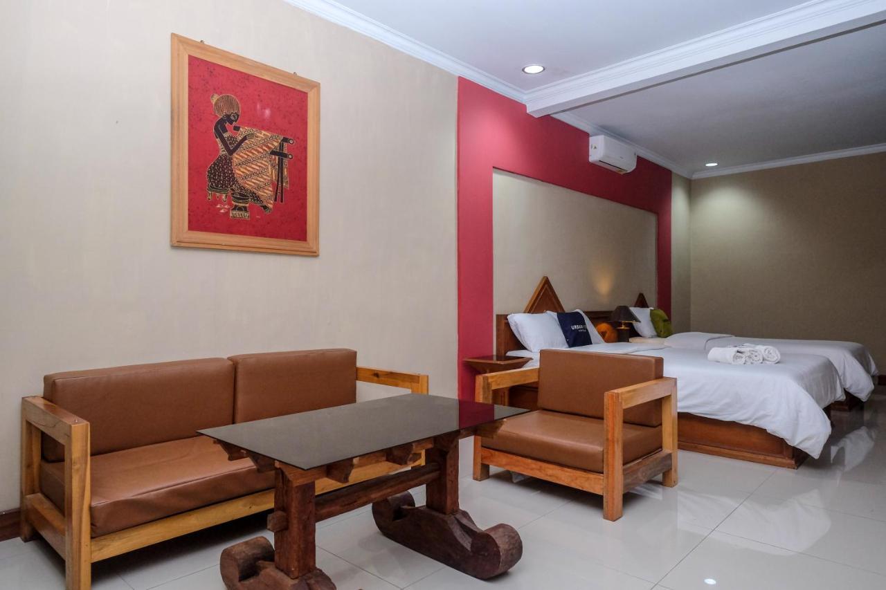Urbanview Hotel Syariah Wisnugraha By Reddoorz Yogyakarta Exteriör bild