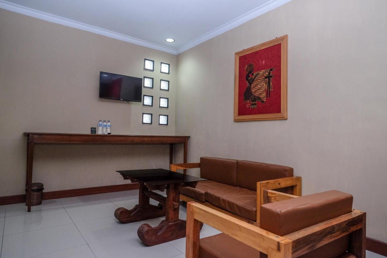 Urbanview Hotel Syariah Wisnugraha By Reddoorz Yogyakarta Exteriör bild