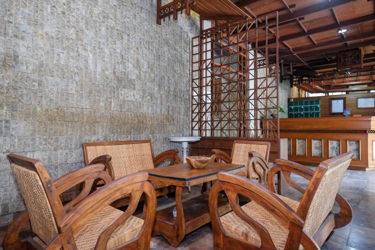 Urbanview Hotel Syariah Wisnugraha By Reddoorz Yogyakarta Exteriör bild
