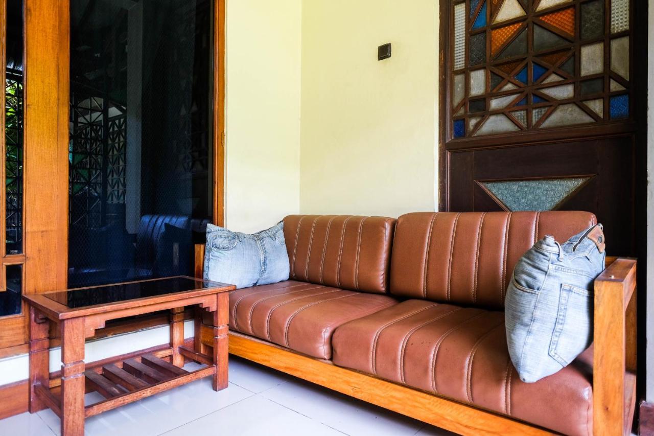 Urbanview Hotel Syariah Wisnugraha By Reddoorz Yogyakarta Exteriör bild