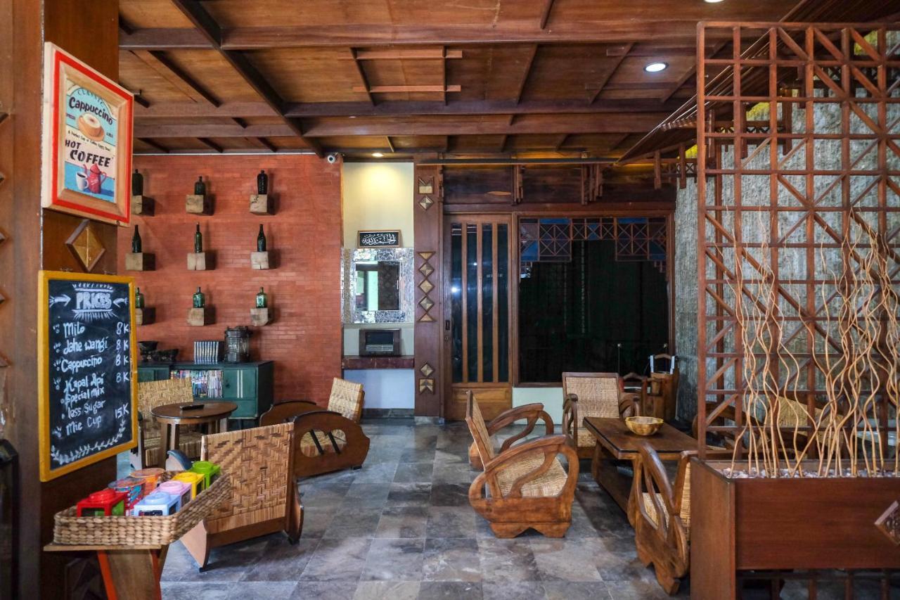 Urbanview Hotel Syariah Wisnugraha By Reddoorz Yogyakarta Exteriör bild
