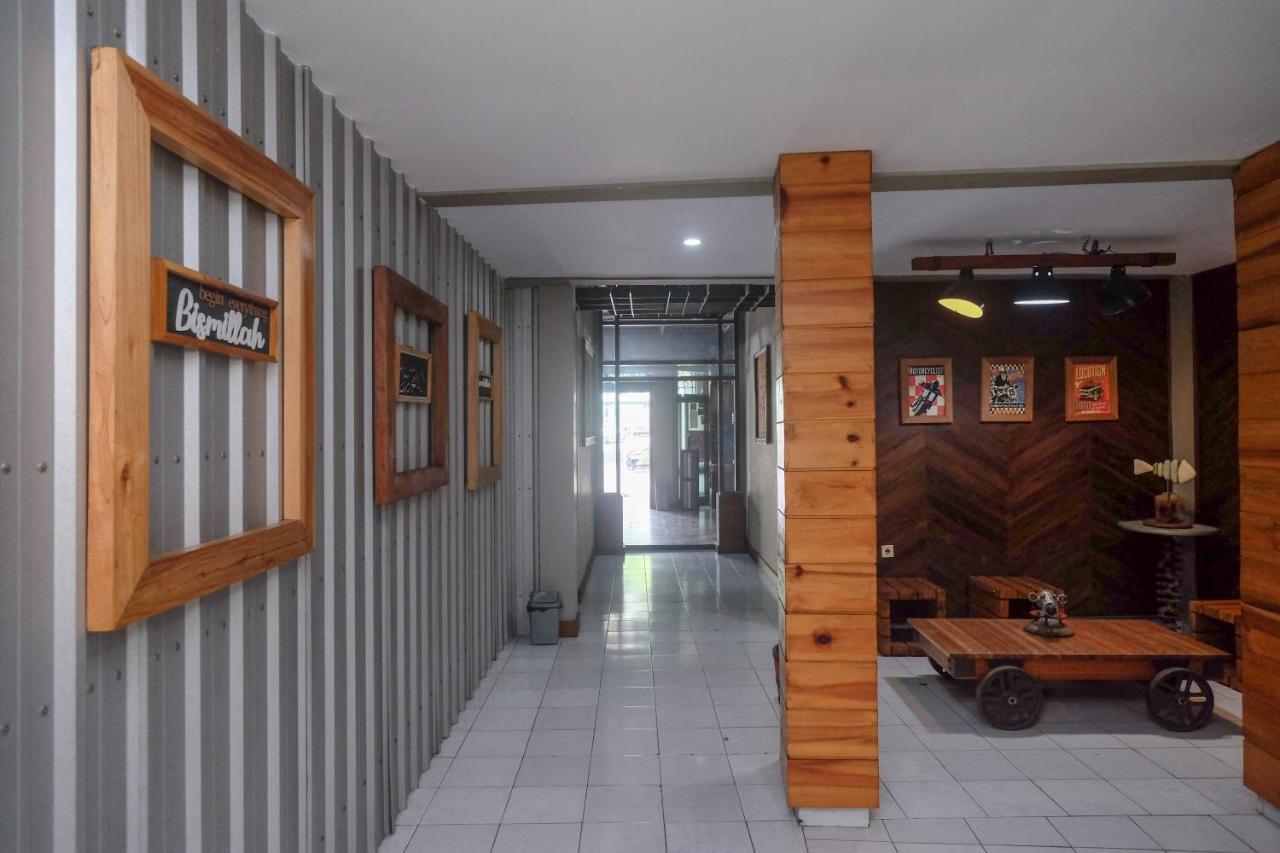Urbanview Hotel Syariah Wisnugraha By Reddoorz Yogyakarta Exteriör bild