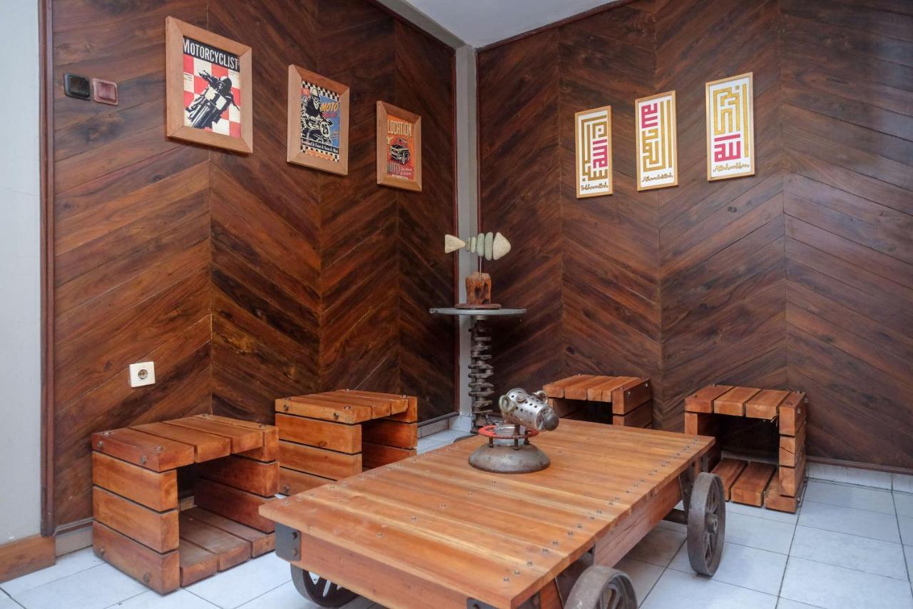 Urbanview Hotel Syariah Wisnugraha By Reddoorz Yogyakarta Exteriör bild