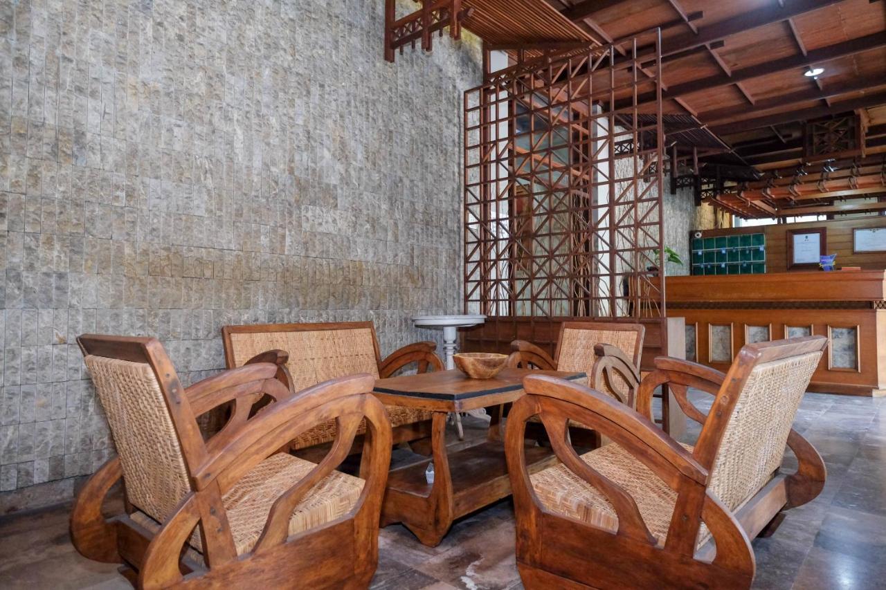 Urbanview Hotel Syariah Wisnugraha By Reddoorz Yogyakarta Exteriör bild