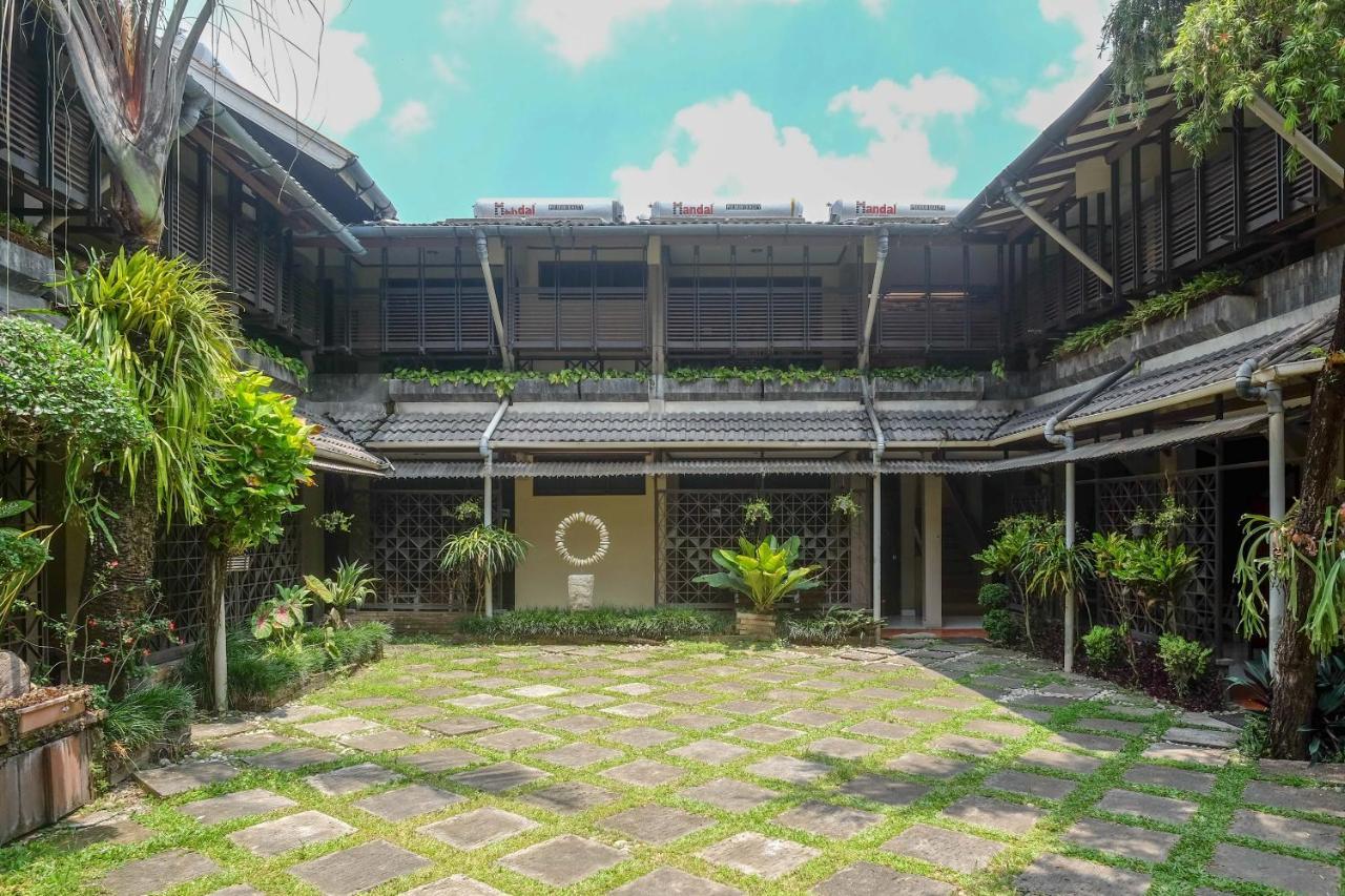 Urbanview Hotel Syariah Wisnugraha By Reddoorz Yogyakarta Exteriör bild