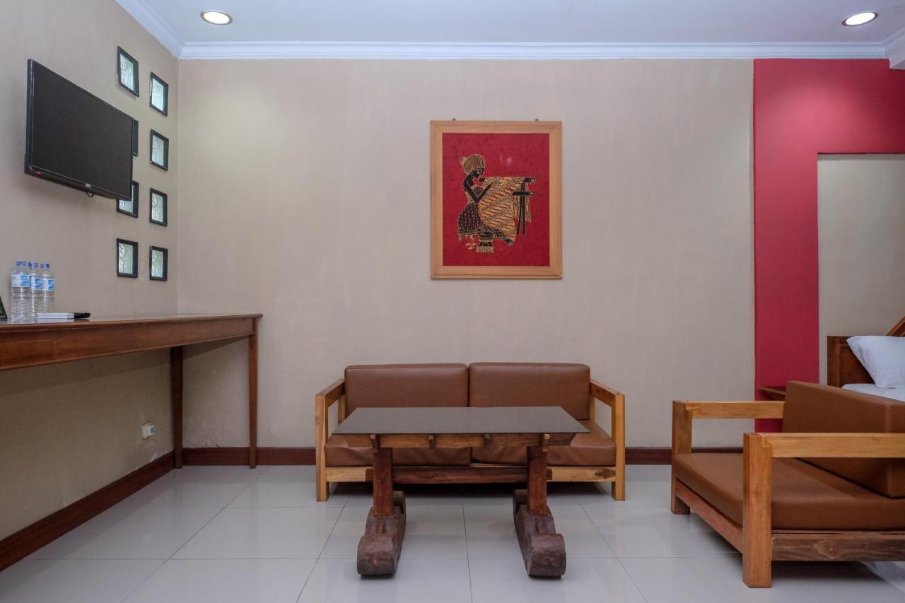 Urbanview Hotel Syariah Wisnugraha By Reddoorz Yogyakarta Exteriör bild