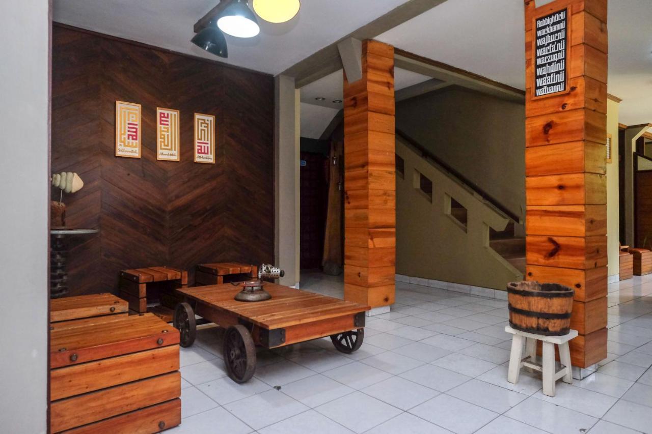 Urbanview Hotel Syariah Wisnugraha By Reddoorz Yogyakarta Exteriör bild