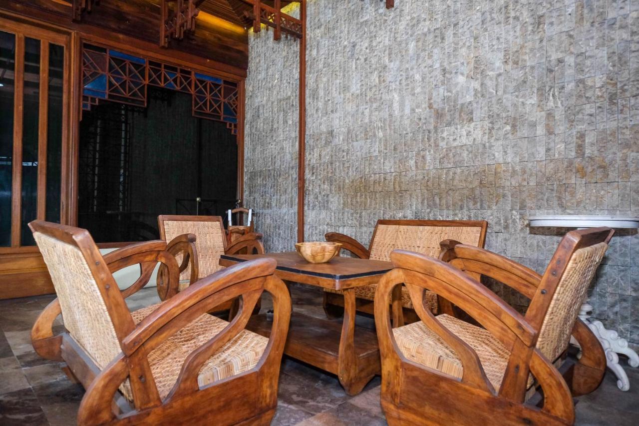 Urbanview Hotel Syariah Wisnugraha By Reddoorz Yogyakarta Exteriör bild