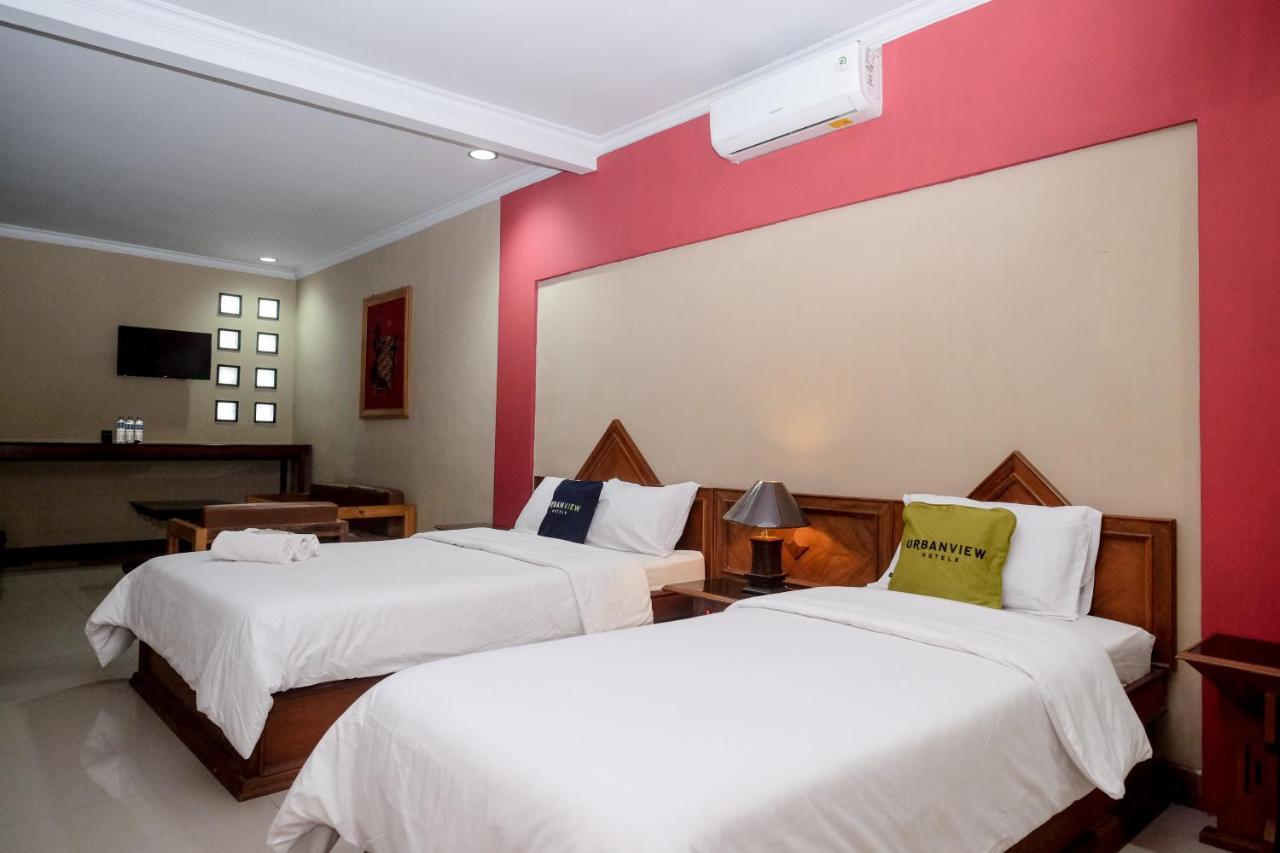 Urbanview Hotel Syariah Wisnugraha By Reddoorz Yogyakarta Exteriör bild