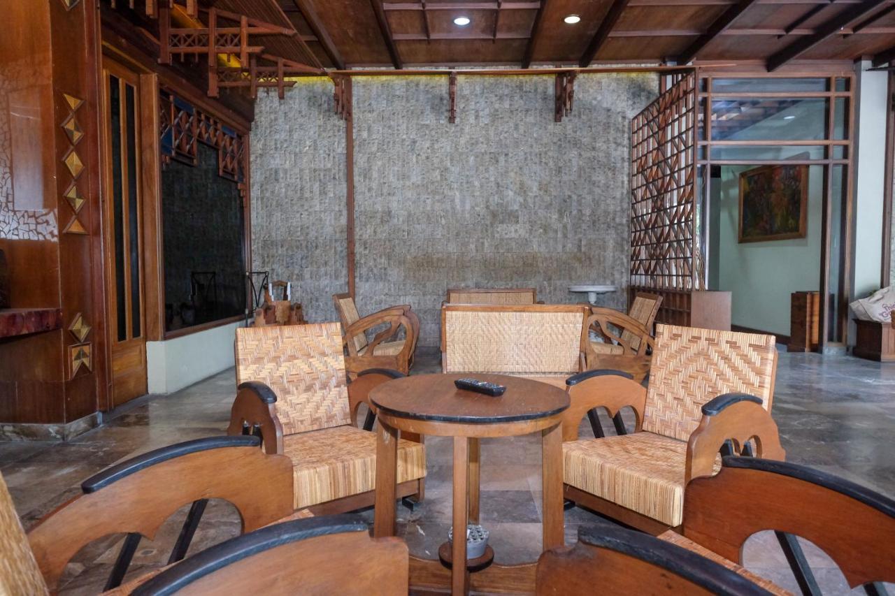 Urbanview Hotel Syariah Wisnugraha By Reddoorz Yogyakarta Exteriör bild