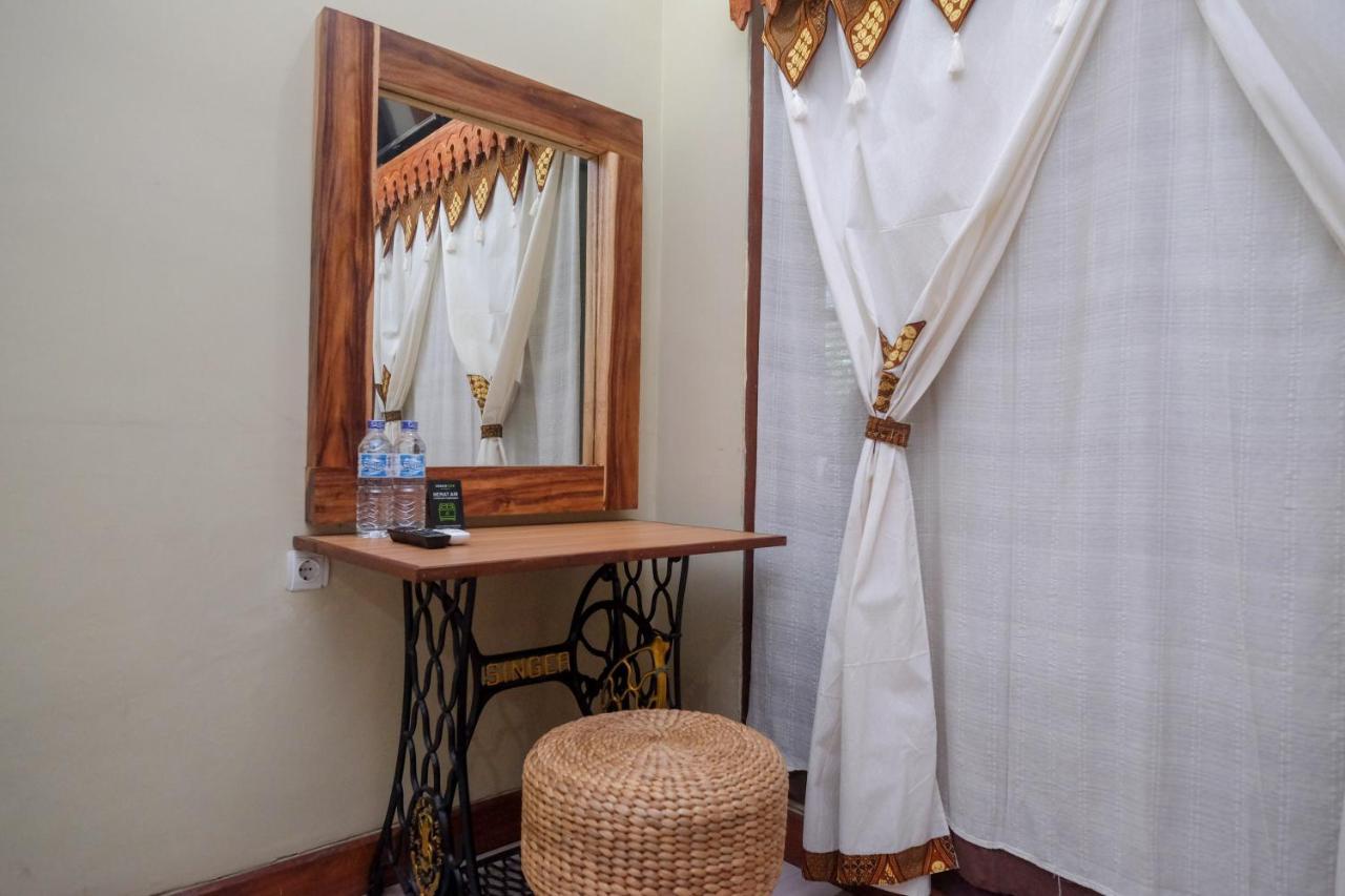 Urbanview Hotel Syariah Wisnugraha By Reddoorz Yogyakarta Exteriör bild
