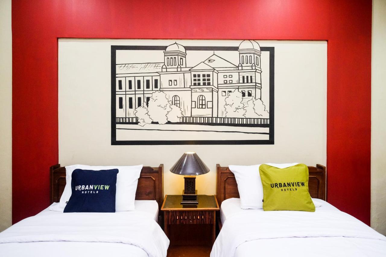 Urbanview Hotel Syariah Wisnugraha By Reddoorz Yogyakarta Exteriör bild