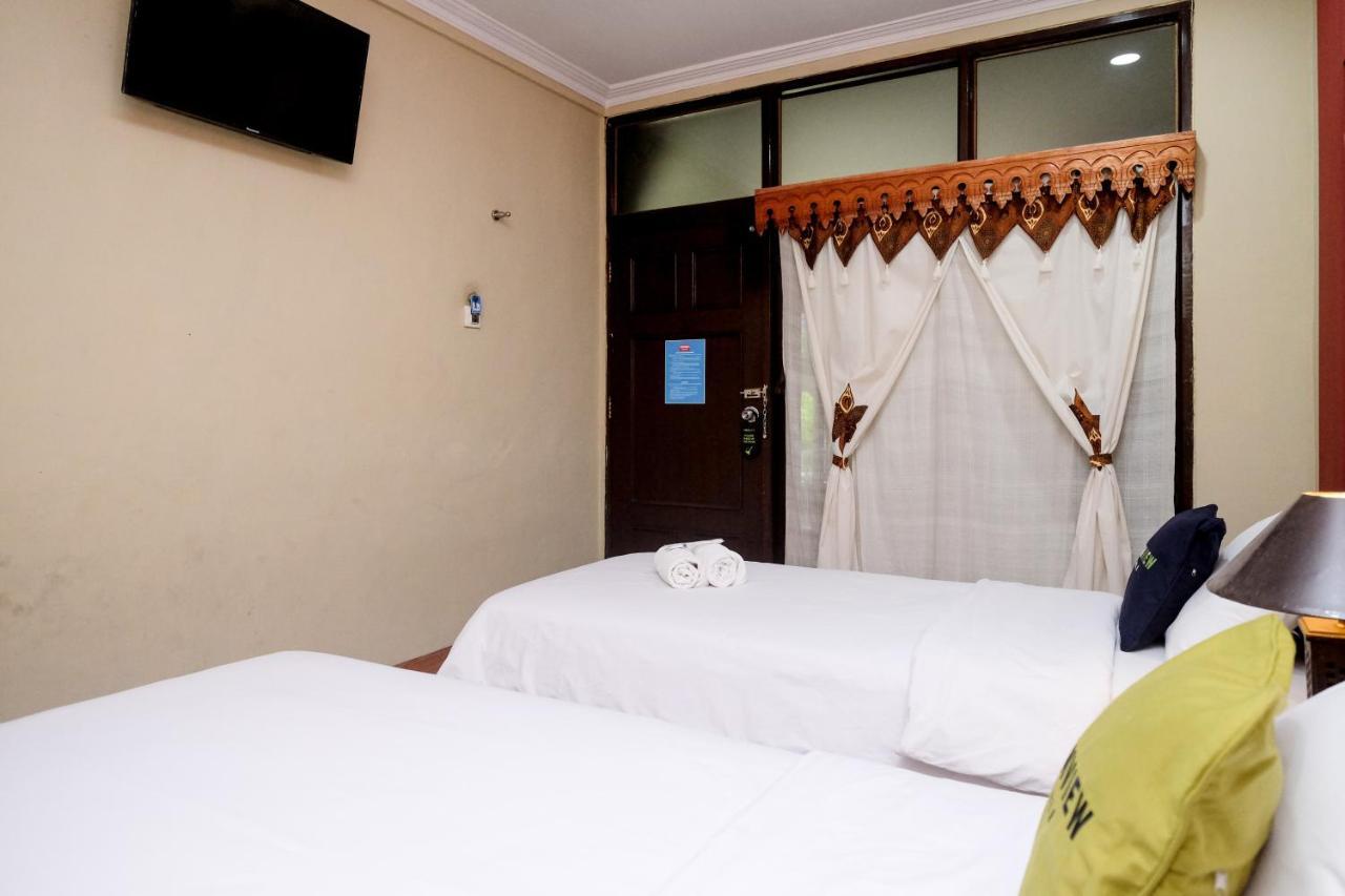 Urbanview Hotel Syariah Wisnugraha By Reddoorz Yogyakarta Exteriör bild