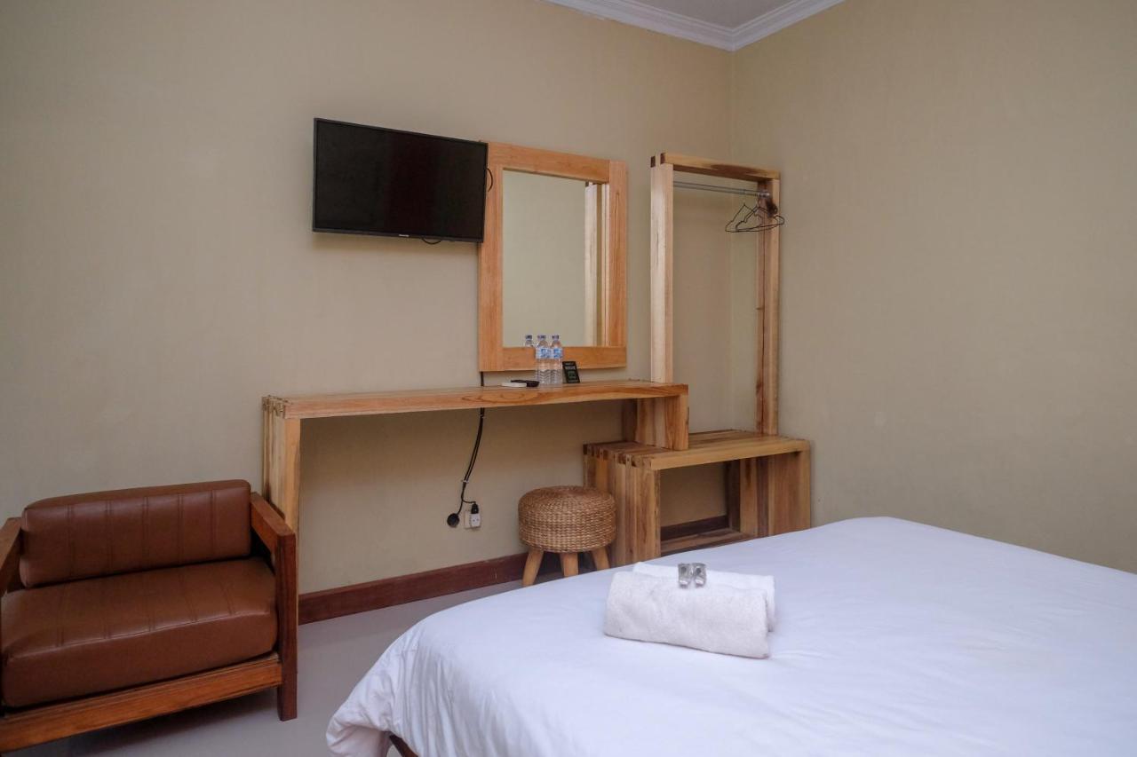 Urbanview Hotel Syariah Wisnugraha By Reddoorz Yogyakarta Exteriör bild