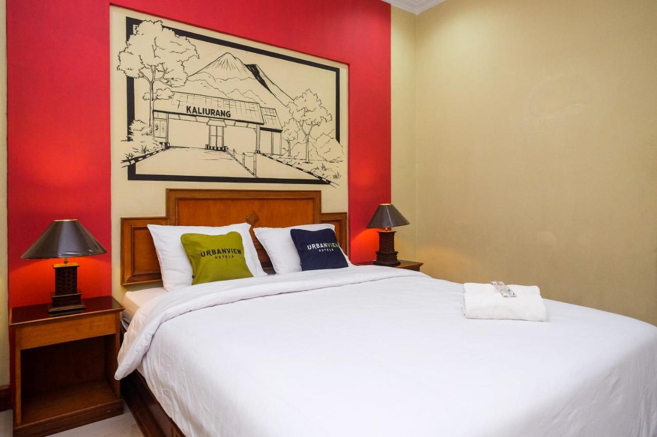 Urbanview Hotel Syariah Wisnugraha By Reddoorz Yogyakarta Exteriör bild