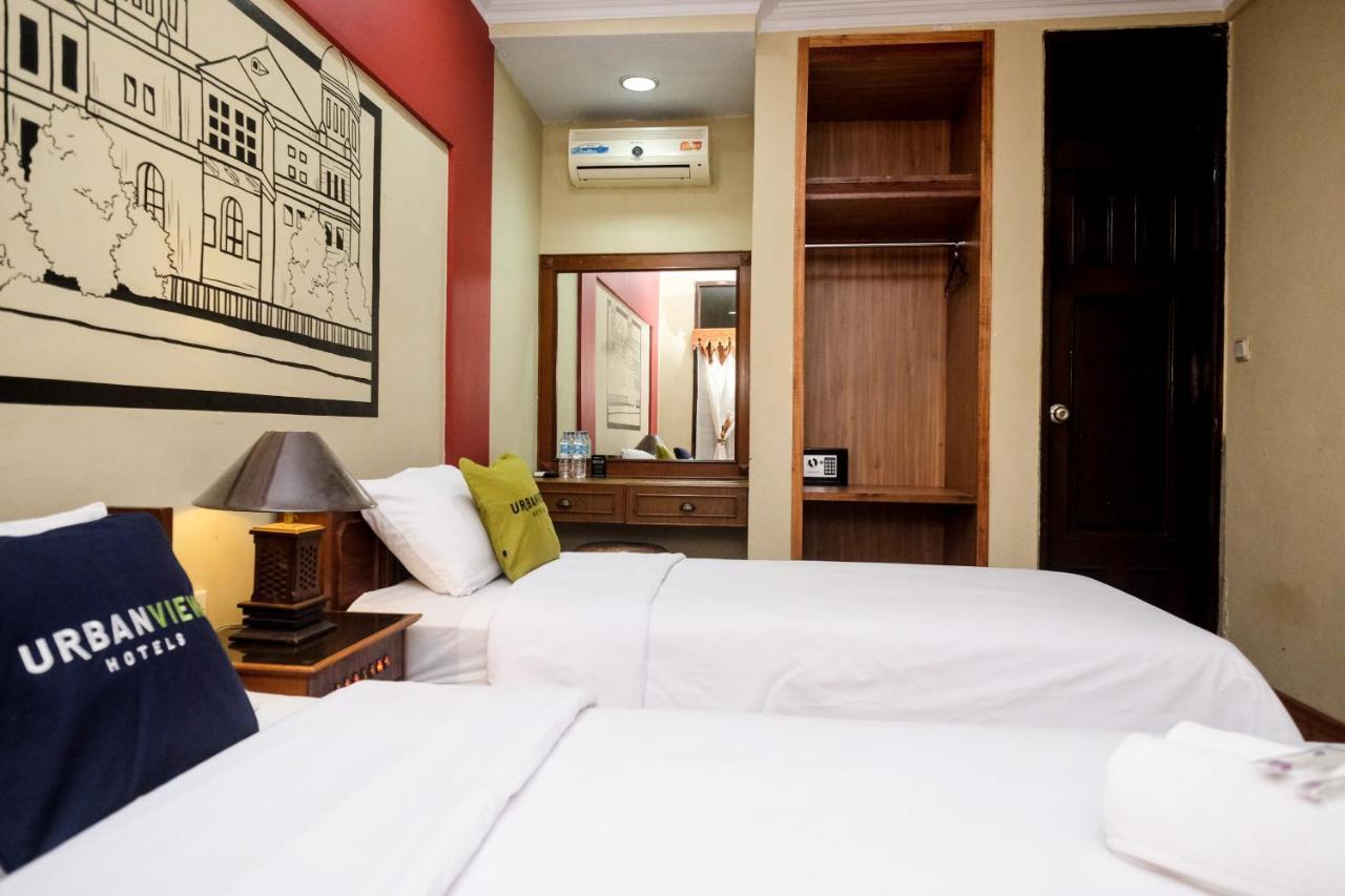 Urbanview Hotel Syariah Wisnugraha By Reddoorz Yogyakarta Exteriör bild